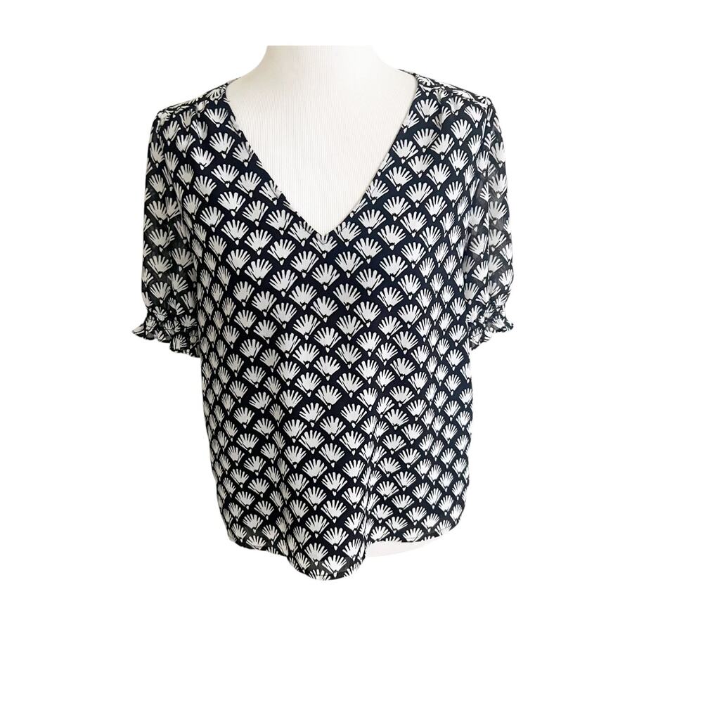 J. Crew Top Womens Medium Black White Fan Shell Print Ruffle Short Sleeve Blouse